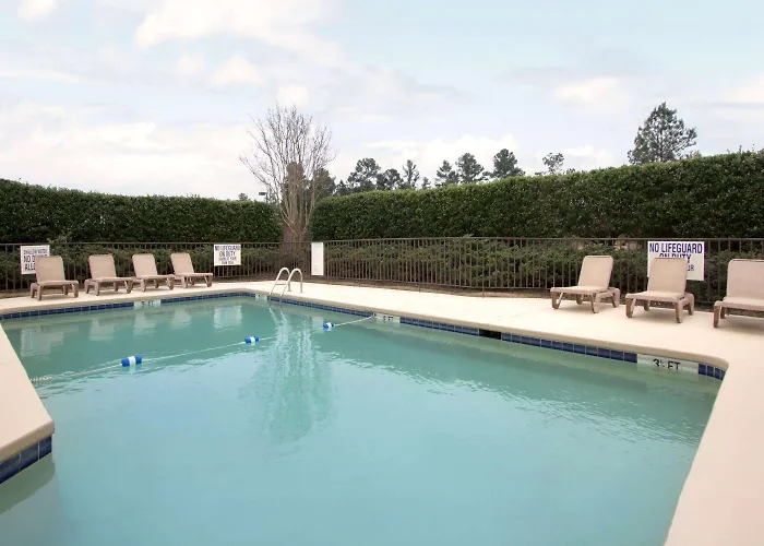 Days Inn By Wyndham Seneca-Clemson